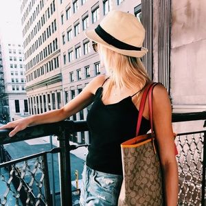 Meet your Posher, Racy